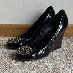 Tory Burch Women’s Black Patent Leather Wedge Pumps 9 M